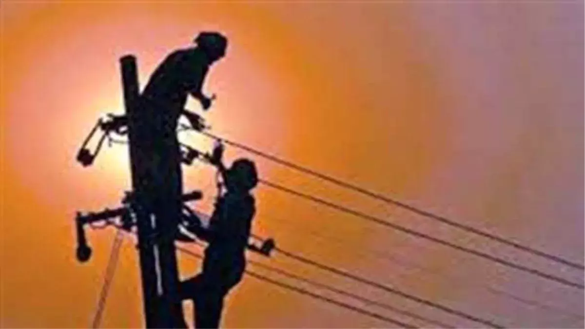 Bareilly: उपभोक्ताओं की परेशानी बढ़ी, 33 केवी लाइन फॉल्ट के कारण बिजली बंद Bareilly: उपभोक्ताओं की परेशानी बढ़ी, 33 केवी लाइन फॉल्ट के कारण बिजली बंद