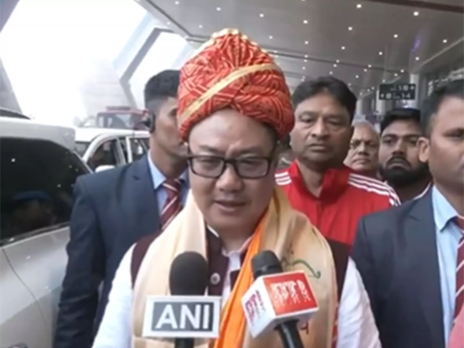 अजमेर शरीफ दरगाह में Kiren Rijiju ने समृद्धि, सद्भाव और शांति के लिए प्रार्थना की अजमेर शरीफ दरगाह में Kiren Rijiju ने समृद्धि, सद्भाव और शांति के लिए प्रार्थना की
