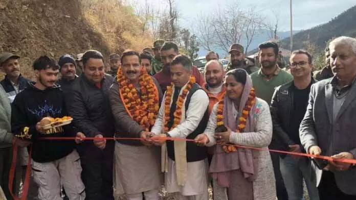 मनकोटिया ने PMGSY के तहत 35 करोड़ रुपये की कोकेनी-पचौंड सड़क का उद्घाटन किया मनकोटिया ने PMGSY के तहत 35 करोड़ रुपये की कोकेनी-पचौंड सड़क का उद्घाटन किया
