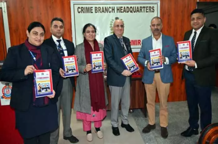 डीजीपी नलिन प्रभात ने क्राइम ब्रांच J&K के ऑपरेशन्स की समीक्षा की डीजीपी नलिन प्रभात ने क्राइम ब्रांच J&K के ऑपरेशन्स की समीक्षा की