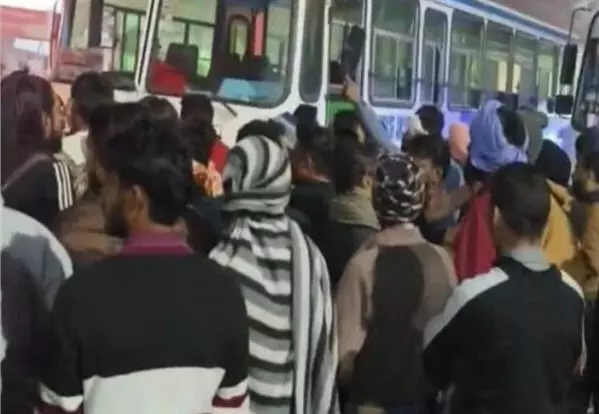 Karnal: सड़क हादसे के बाद करनाल में जनता ने किया सड़क जाम Karnal: सड़क हादसे के बाद करनाल में जनता ने किया सड़क जाम