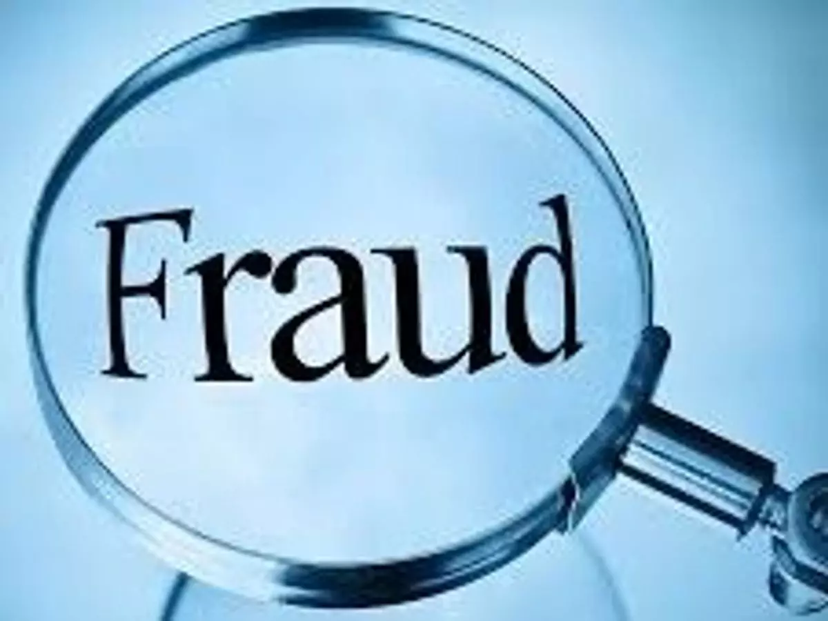 Panchkula: रिटायर्ड अधिकारी से लाखों की ठगी का खुलासा Panchkula: रिटायर्ड अधिकारी से लाखों की ठगी का खुलासा