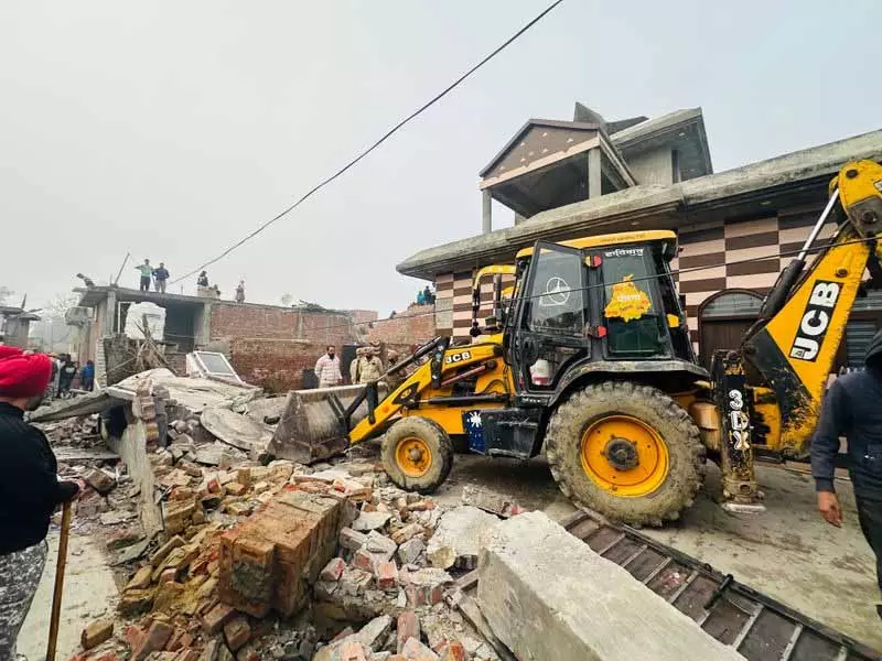 Amritsar: दो ड्रग तस्करों की संपत्ति ध्वस्त कर दी गई Amritsar: दो ड्रग तस्करों की संपत्ति ध्वस्त कर दी गई