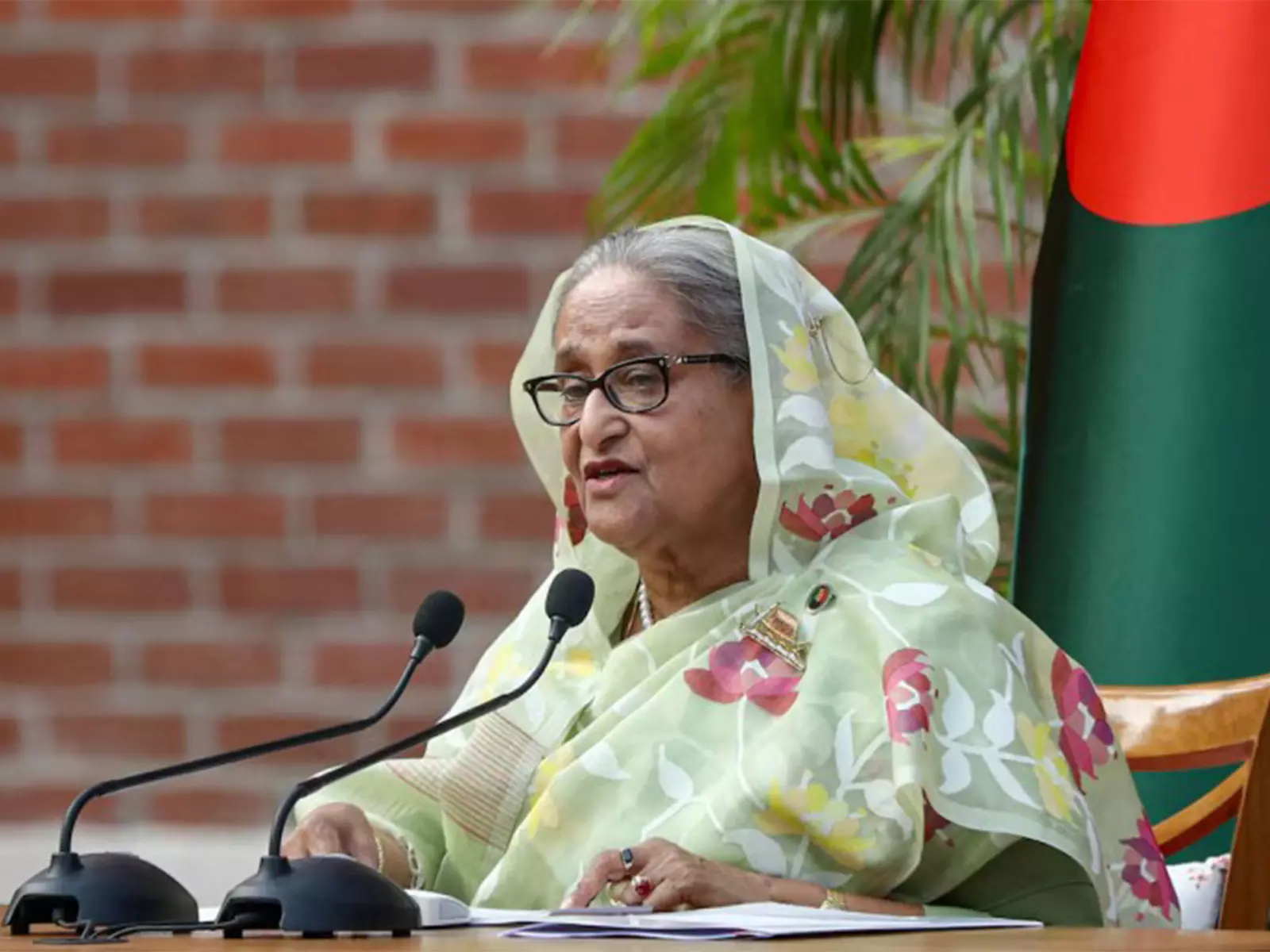 विदेश नीति बदलने का अधिकार यूनुस को नहीं: Sheikh Hasina विदेश नीति बदलने का अधिकार यूनुस को नहीं: Sheikh Hasina