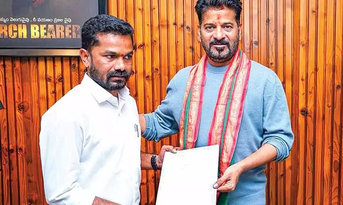 Bojju Patel ने निर्वाचन क्षेत्र के विकास के लिए रेवंत से समर्थन मांगा Bojju Patel ने निर्वाचन क्षेत्र के विकास के लिए रेवंत से समर्थन मांगा