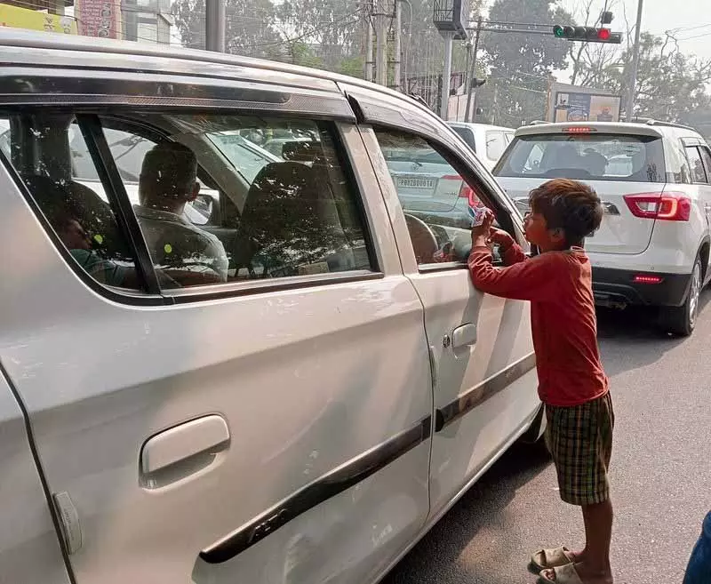 Mohali में 3 दिनों में 31 बाल भिखारियों को बचाया गया Mohali में 3 दिनों में 31 बाल भिखारियों को बचाया गया