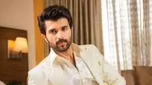 Vijay Deverakonda बने राउडी जनार्दन: फिल्म का रॉ और इंटेंस ग्लिम्प्स आउट Vijay Deverakonda बने राउडी जनार्दन: फिल्म का रॉ और इंटेंस ग्लिम्प्स आउट