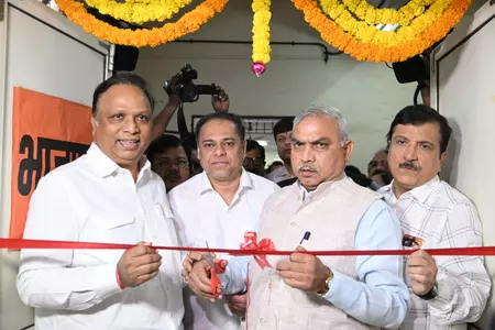 मुंबई भाजपा ने बीएमसी चुनावों के लिए ‘वॉर रूम’ और इलेक्शन ऑफिस लॉन्च किया मुंबई भाजपा ने बीएमसी चुनावों के लिए ‘वॉर रूम’ और इलेक्शन ऑफिस लॉन्च किया