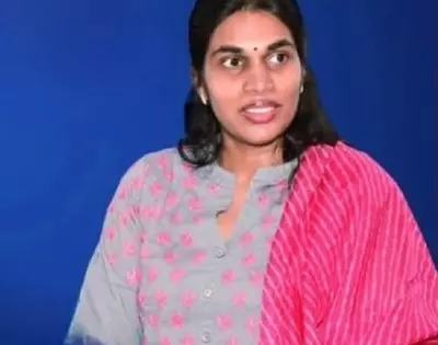 आंध्र प्रदेश: YSR कांग्रेस ने महिलाओं के खिलाफ बढ़ते अपराधों पर चिंता जताई आंध्र प्रदेश: YSR कांग्रेस ने महिलाओं के खिलाफ बढ़ते अपराधों पर चिंता जताई