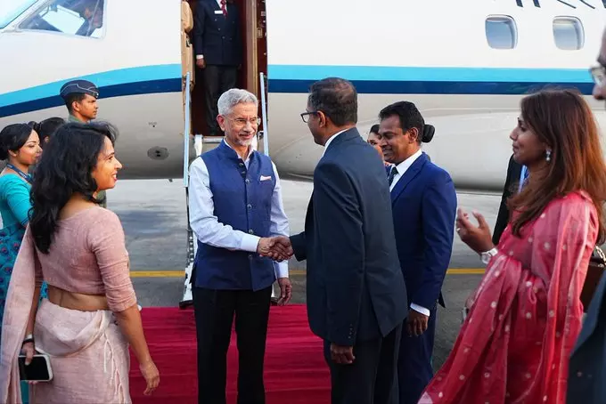 Minister एस. जयशंकर कोलंबो पहुंचे, नेतृत्व से मुलाकात की तैयारी Minister एस. जयशंकर कोलंबो पहुंचे, नेतृत्व से मुलाकात की तैयारी