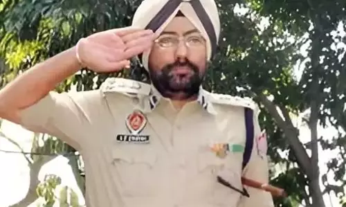 खुद को गोली मारने वाले Ex IPS की हालत नाजुक, साईबर ठगों की जाल में फंसा