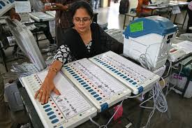 Municipal elections नज़दीक आ रहे हैं, उम्मीदवार सोशल मीडिया रीच पर बड़ा दांव लगा रहे