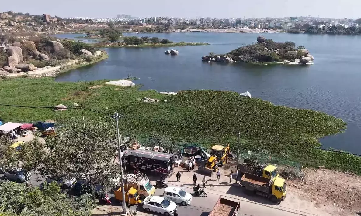 Telangana: अंबर चेरुवु में सफाई अभियान चलाया गया। Telangana: अंबर चेरुवु में सफाई अभियान चलाया गया।