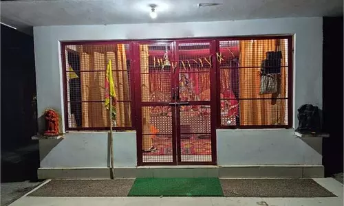 Kangra: नवदुर्गा मंदिर के दान पात्र के चोरी मामले में नाबालिग लड़कों को पकड़ा Kangra: नवदुर्गा मंदिर के दान पात्र के चोरी मामले में नाबालिग लड़कों को पकड़ा