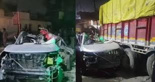 Okhla में तेज़ रफ़्तार कार ने चार खड़ी गाड़ियों को टक्कर मारी, ड्राइवर घायल