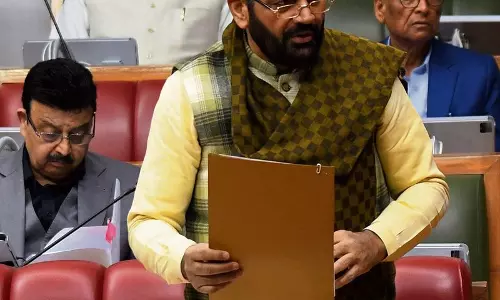 Congress के नोटिस खारिज होने पर वॉकआउट हुआ