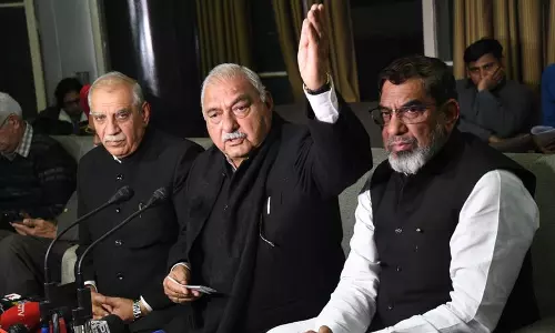 Haryana : चुनावी सुधारों पर बहस से सदन में हंगामा हुआ, बार-बार वॉकआउट हुए Haryana : चुनावी सुधारों पर बहस से सदन में हंगामा हुआ, बार-बार वॉकआउट हुए