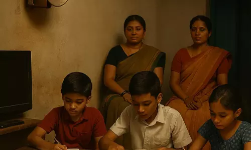 Karnataka गांव का फैसला: पढ़ाई के वक्त मोबाइल-बिजली पर रोक