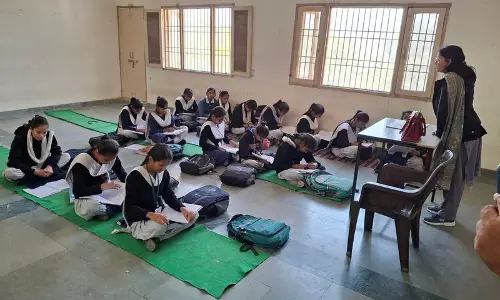 Fatehabad में 4.3 करोड़ रुपये के पीएम श्री स्कूल में कोई डेस्क, बेंच नहीं