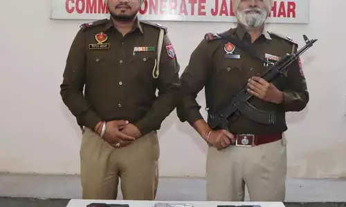 Jalandhar: तीन पिस्तौल और छह जिंदा कारतूस के साथ दो लोग गिरफ्तार Jalandhar: तीन पिस्तौल और छह जिंदा कारतूस के साथ दो लोग गिरफ्तार