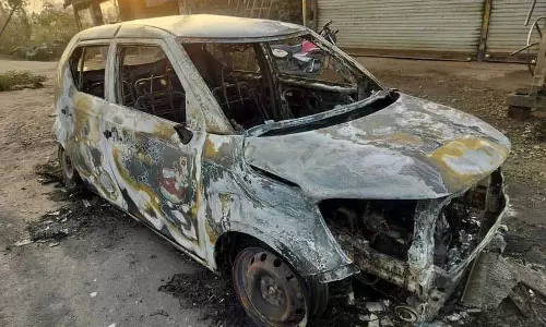 Jalandhar: चलती कार में आग लगी, सवार लोग बाल-बाल बचे
