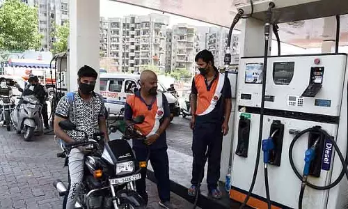 नोएडा में फ्यूल पंप पर PUC जांच अभी तक शुरू नहीं हुई
