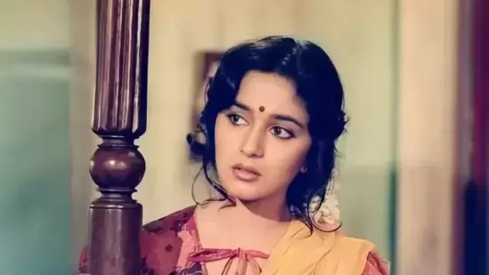 Madhuri Dixit ने याद किया कि करियर की शुरुआत में उन्हें अपनी नाक ठीक करवाने के लिए कहा गया