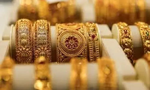 US-वेनेजुएला तनाव और डॉलर में नरमी के बीच सोना, चांदी रिकॉर्ड ऊंचाई पर