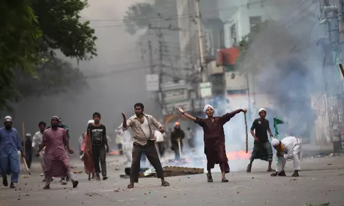 खुफिया एजेंसियों का दावा, बांग्लादेश में तनाव बढ़ाकर भारत को उकसाना चाहती है ISI