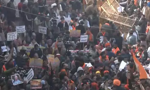 Delhi में बांग्लादेश हाई कमीशन के सामने लिंचिंग मामले को लेकर विरोध