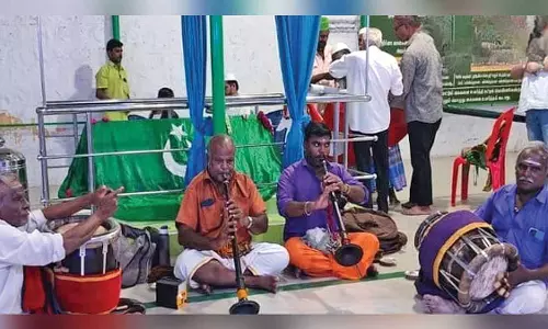Thiruparankundram दरगाह में समकालिक कंदूरी का आयोजन Thiruparankundram दरगाह में समकालिक कंदूरी का आयोजन
