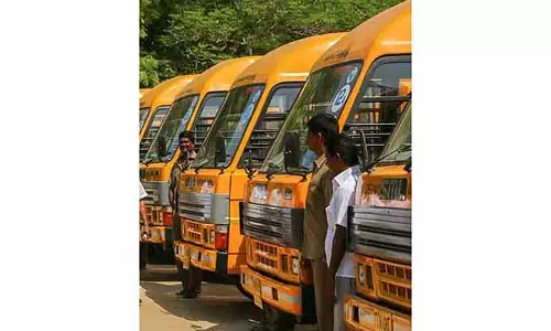राजनीतिक कार्यक्रमों के लिए स्कूल के वाहनों का इस्तेमाल न करें: School Association राजनीतिक कार्यक्रमों के लिए स्कूल के वाहनों का इस्तेमाल न करें: School Association