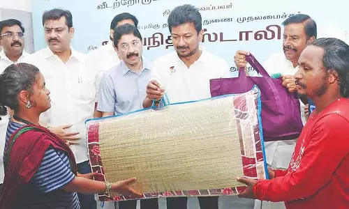 Udhayanidhi Stalin ने मरीना के पास बेघर लोगों के लिए नाइट शेल्टर खोला