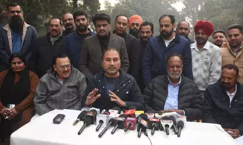 Ludhiana: कांग्रेस की इंडी ने नगर निकाय अधिकारियों की मनमानी पर निशाना साधा Ludhiana: कांग्रेस की इंडी ने नगर निकाय अधिकारियों की मनमानी पर निशाना साधा