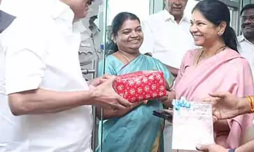 Kanimozhi ने कहा कि घोषणापत्र में सभी वर्गों की आवाज़ें शामिल होंगी Kanimozhi ने कहा कि घोषणापत्र में सभी वर्गों की आवाज़ें शामिल होंगी