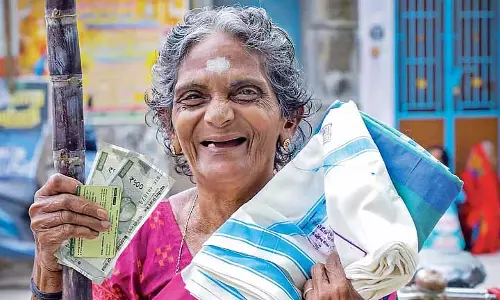 चुनाव नज़दीक हैं, Tamil Nadu सरकार पोंगल गिफ्ट हैंपर्स के साथ 3,000 रुपये कैश देने पर विचार कर रही है