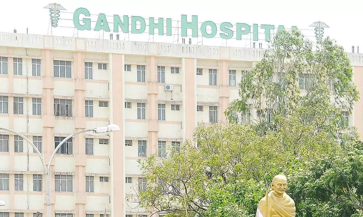 IAS अधिकारी की पत्नी ने जोखिम भरी डिलीवरी के लिए