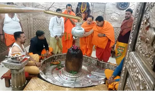 Nadda और यादव ने महाकालेश्वर मंदिर में पूजा की Nadda और यादव ने महाकालेश्वर मंदिर में पूजा की