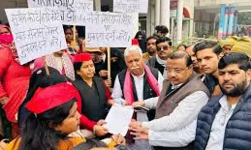 Farrukhabad: नितीश के खिलाफ सपा महिला सभा का विरोध प्रदर्शन