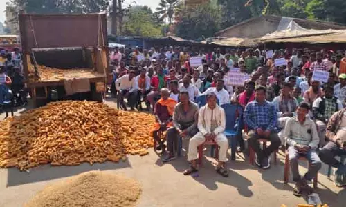 Jharigaon मंडियों के खुलने में देरी को लेकर किसानों ने किया विरोध प्रदर्शन