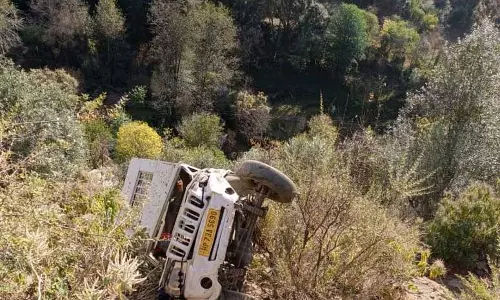 Chamba खाई में पिकअप गाड़ी गिरने से ड्राइवर की मौत हो गई