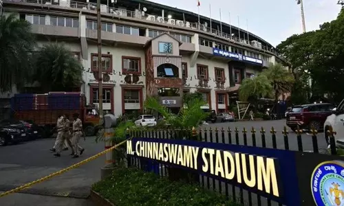 Kohli के फैंस निराश.. चिन्नास्वामी स्टेडियम में कोई क्रिकेट नहीं Kohli के फैंस निराश.. चिन्नास्वामी स्टेडियम में कोई क्रिकेट नहीं