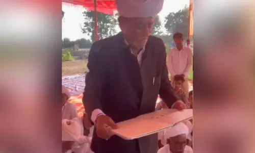 OMG अजब फरमान! महिलाओं और लड़कियों के लिए मोबाइल फोन के इस्तेमाल को लेकर कड़े नियम, कैमरा वाला फोन नहीं रहेगा