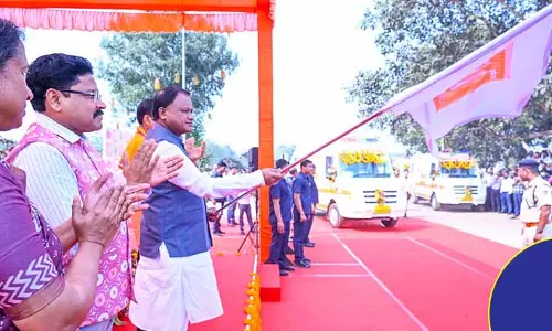 Odisha CM ने 150 नई एम्बुलेंस लॉन्च करके इमरजेंसी हेल्थकेयर को बढ़ावा दिया Odisha CM ने 150 नई एम्बुलेंस लॉन्च करके इमरजेंसी हेल्थकेयर को बढ़ावा दिया