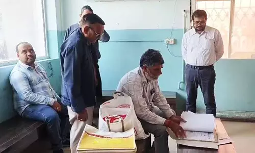 Cuttack में स्वास्थ्य विभाग ने डायग्नोस्टिक सेंटर पर छापा मारा, कोई लाइसेंस नहीं मिला Cuttack में स्वास्थ्य विभाग ने डायग्नोस्टिक सेंटर पर छापा मारा, कोई लाइसेंस नहीं मिला