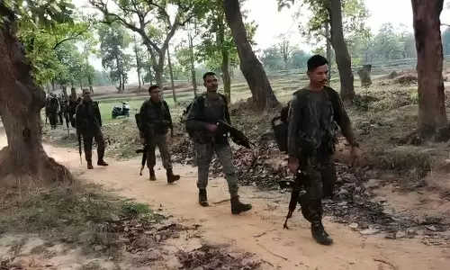 Odisha में कुल 1.48 करोड़ रुपये का इनाम पाने वाले 22 माओवादियों ने सरेंडर कर दिया Odisha में कुल 1.48 करोड़ रुपये का इनाम पाने वाले 22 माओवादियों ने सरेंडर कर दिया