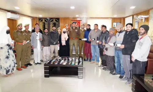 58 खोए हुए सेल फोन, 6.5 लाख रुपये की धोखाधड़ी की रकम पीड़ितों को वापस लौटाई गई: SSP Doda