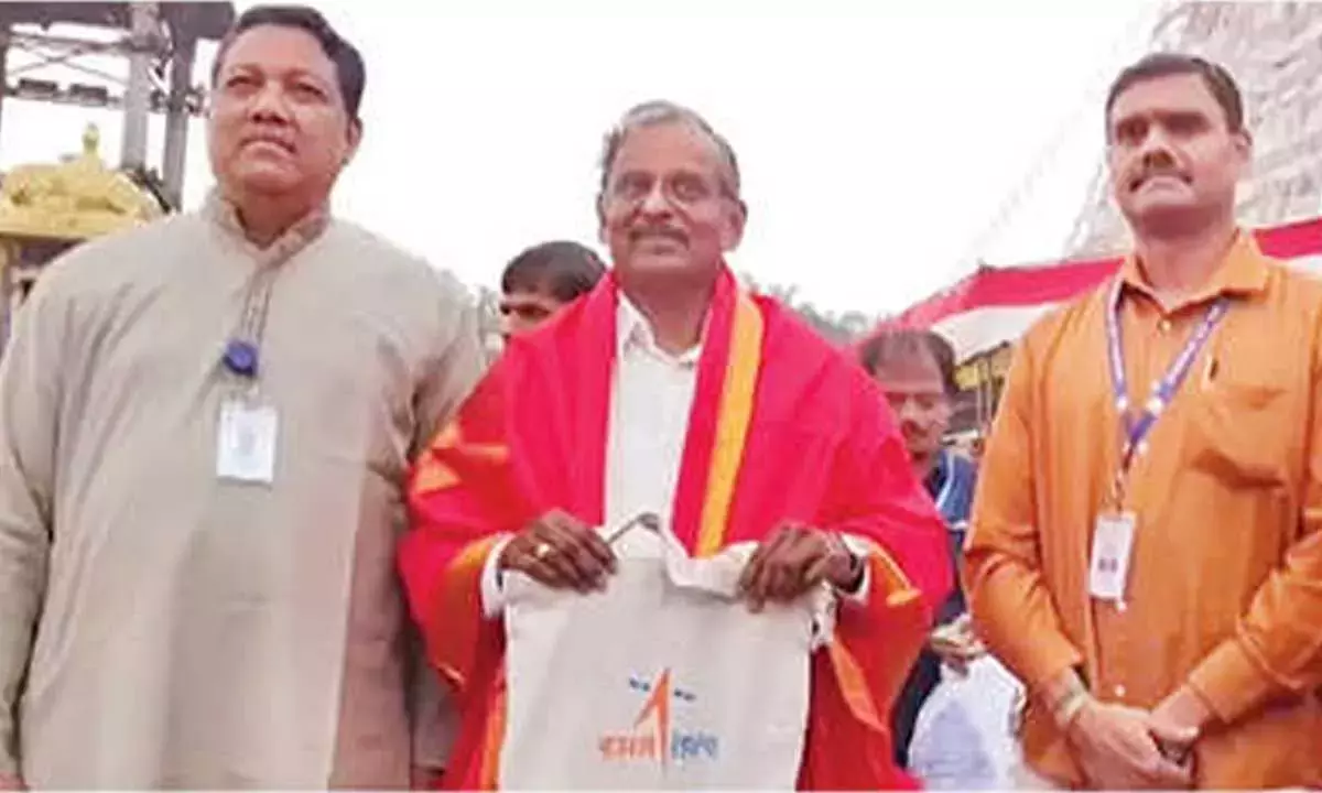 ISRO प्रमुख ने तिरुमाला में पूजा-अर्चना की