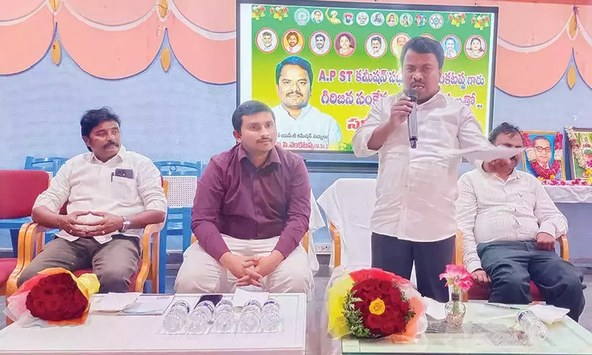 ST आयोग के सदस्य ने आदिवासी हॉस्टलों में बेहतर सुविधाओं और शैक्षणिक उत्कृष्टता पर ज़ोर दिया