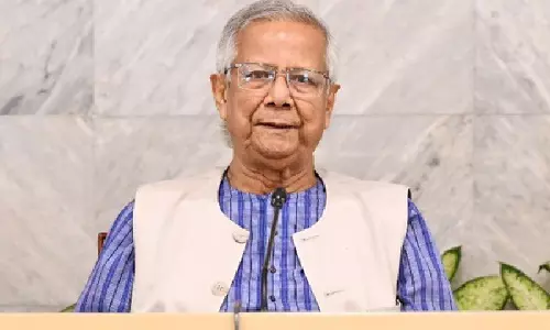 Bangladesh सेना देख रही है कि यूनुस प्रशासन हिंसा और अराजकता से जूझ रहा है Bangladesh सेना देख रही है कि यूनुस प्रशासन हिंसा और अराजकता से जूझ रहा है